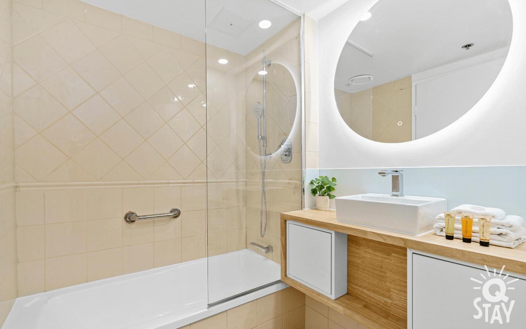 Legends Surfers Paradise Mid Week Madness Deal - Q Stay Gold Coast Kültér fotó